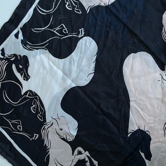 NWOT Kate Spade Stallions 100% Square Silk Scarf - Picture 2 of 2